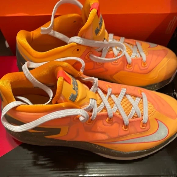 Lebrun Sneakers Nike basketball shoes Lebrun 653464-003 Sz: youth 1 | eBay main image 4
